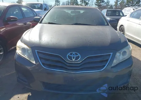 2010 Toyota Camry Le z USA, uszkodzony, nr VIN 4T1BF3EK7AU524769